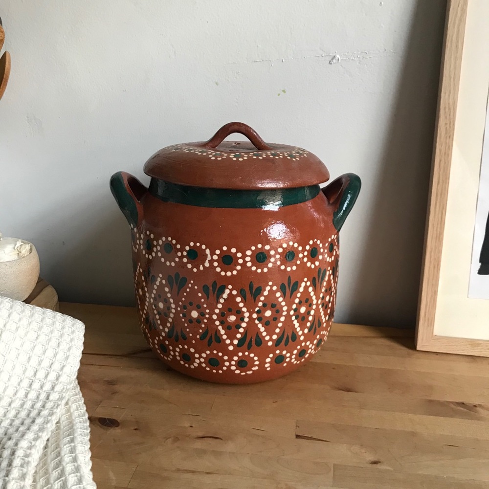 Mexican clay bean pot / olla